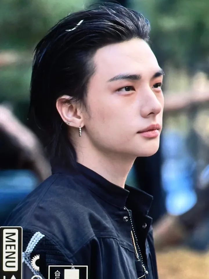 Latest photo of Hyunjin (Stray Kids)