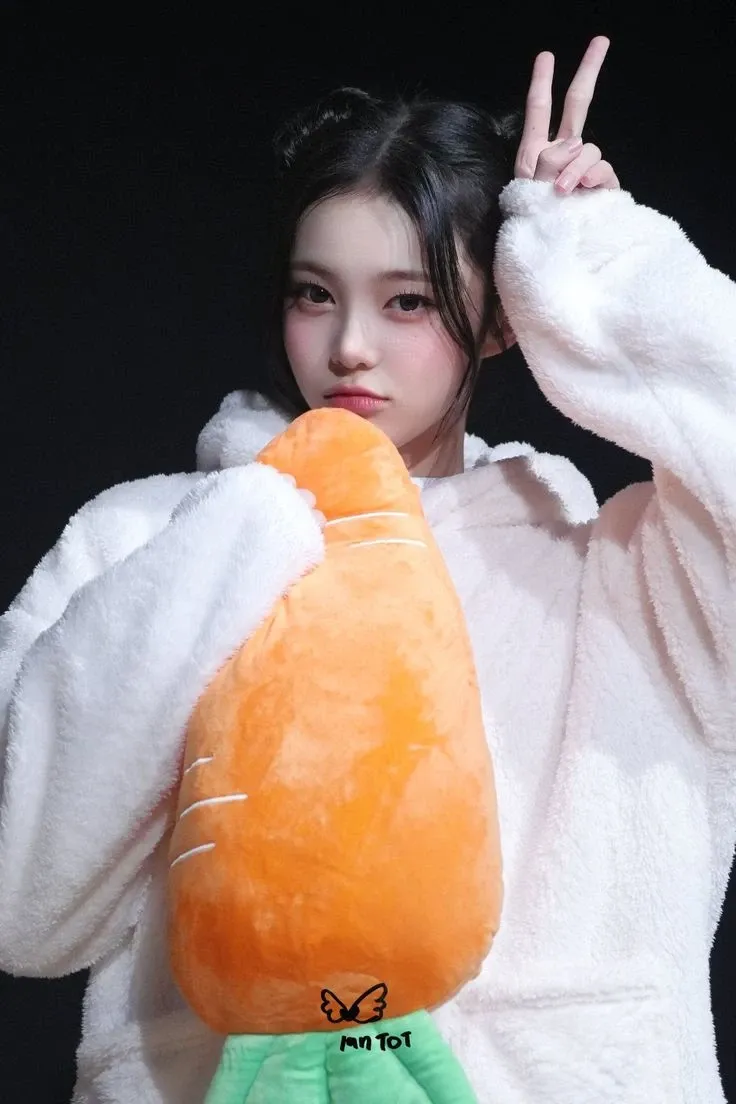 Behind-the-scenes cut of Ian (Hearts2Hearts)