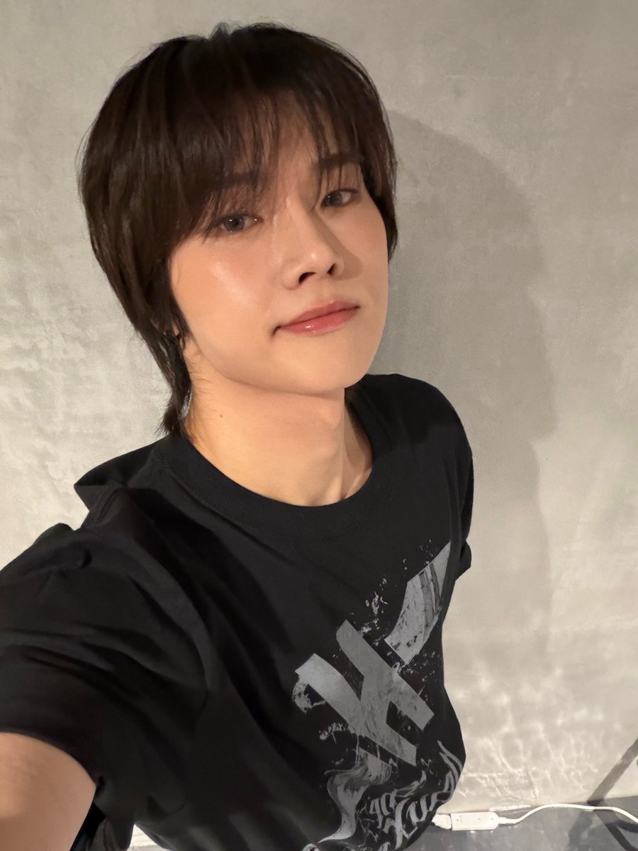 A moment captured by Xdinary Heroes's fan