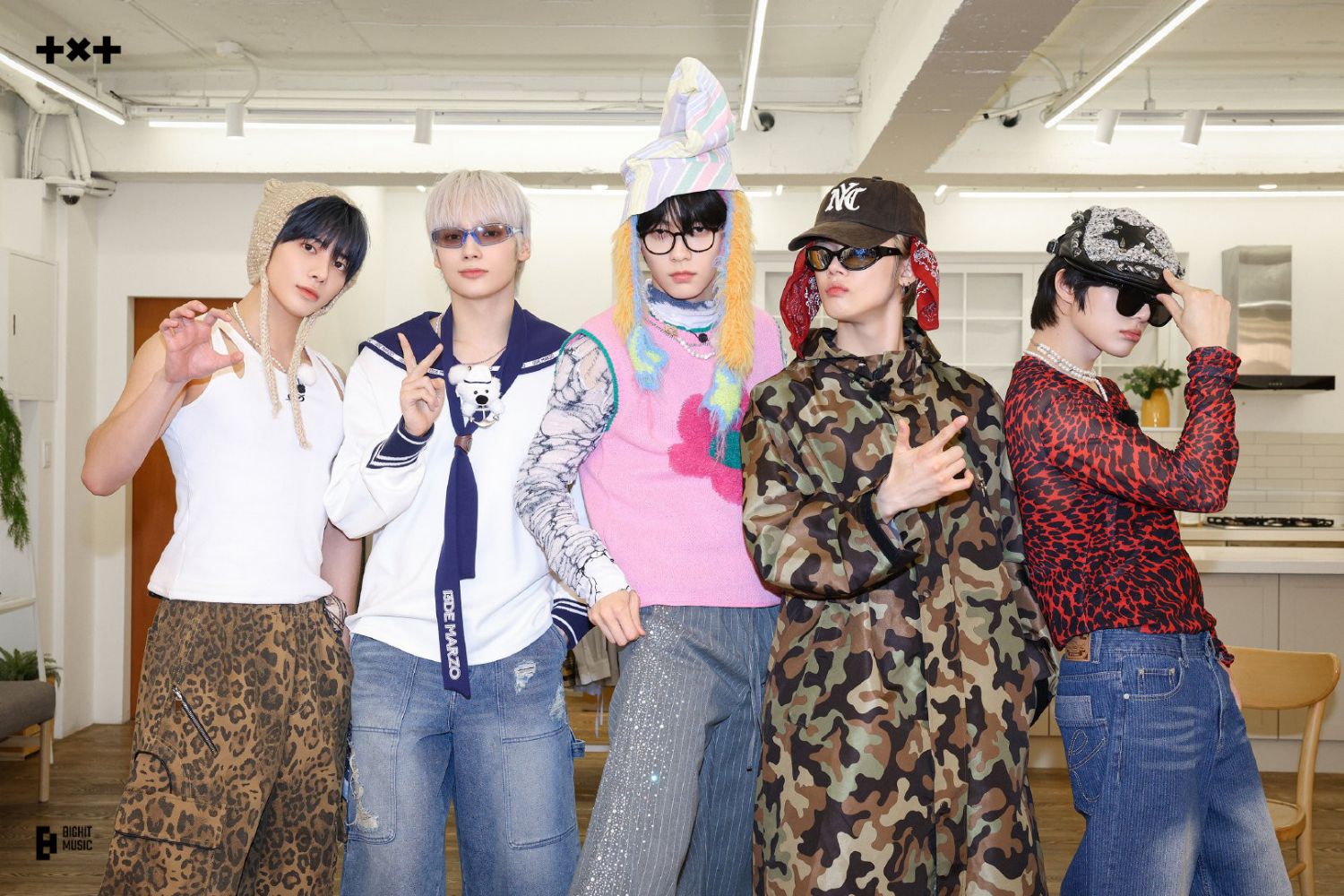 Foto aktivitas terbaru TOMORROW X TOGETHER