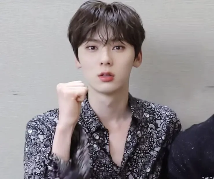 Momen yang diabadikan oleh penggemar Hwang Minhyun