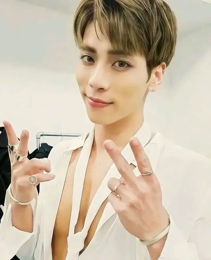Behind-the-scenes cut of Jonghyun (SHINee)