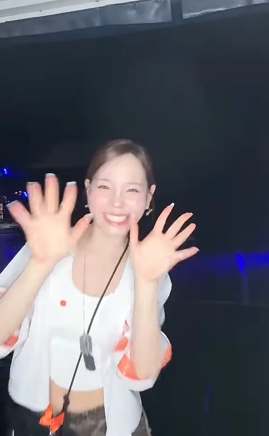 마코 (NiziU) 최근 활동샷