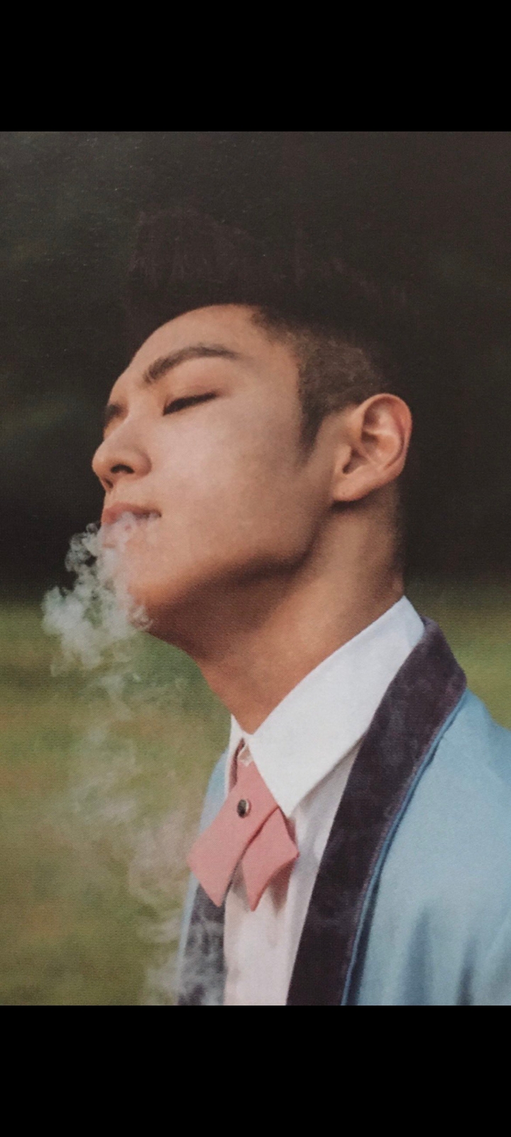 A moment captured by T.O.P's fan