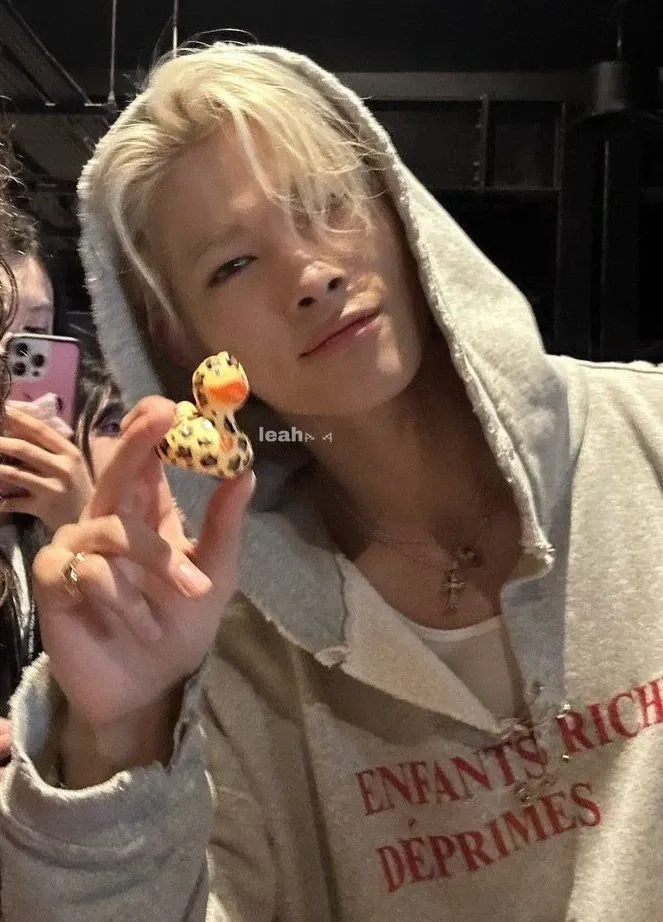 Behind-the-scenes cut of NI-KI (ENHYPEN)