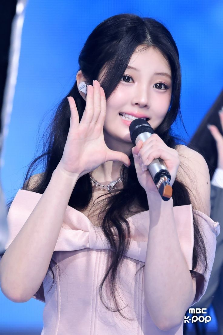 Recent activity shot of Wonhee (ILLIT)