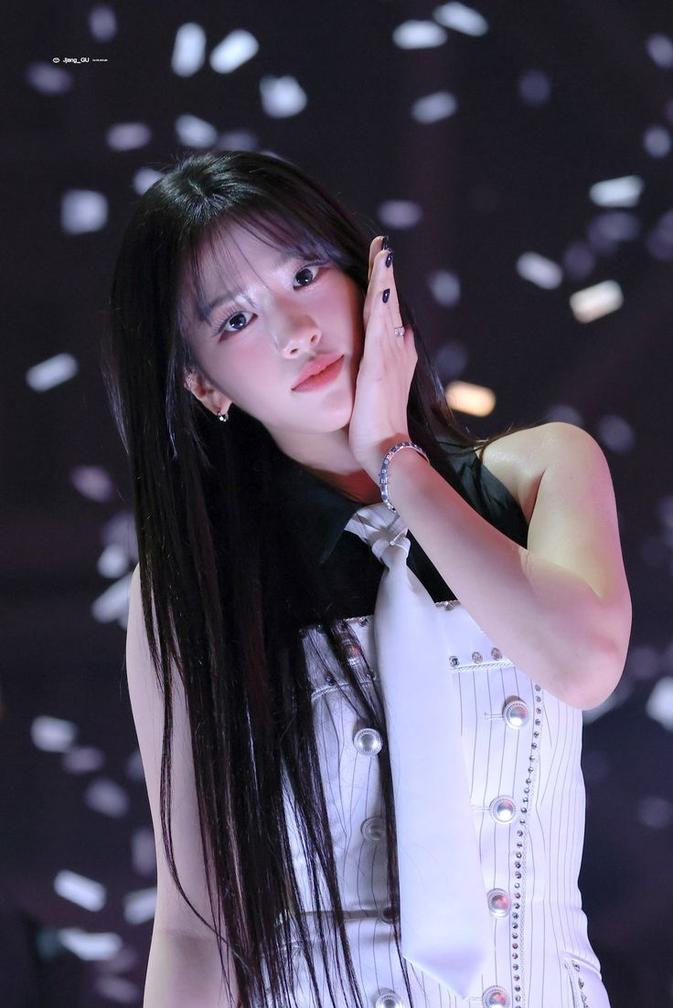 안유진 (IVE) 최근 활동샷