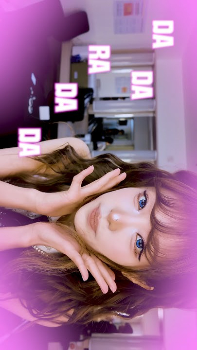 A moment captured by Choi Yena's fan