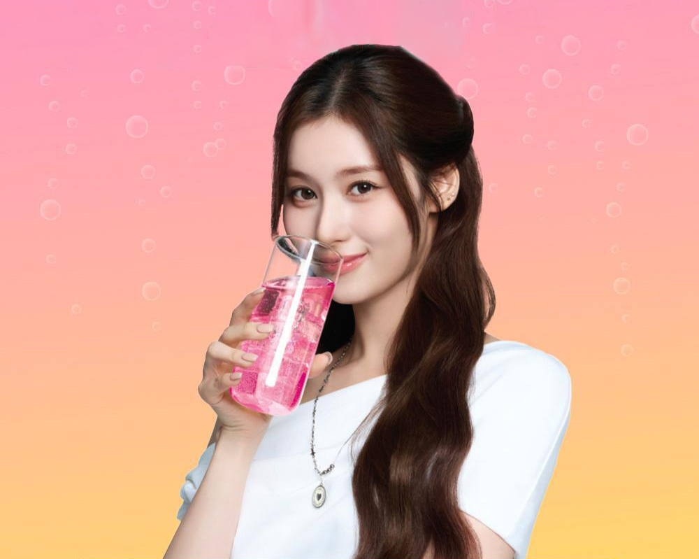 Momen yang diabadikan oleh penggemar Sana (TWICE)