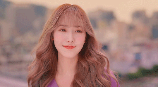 信飞 (GFRIEND, VIVIZ)的幕后花絮
