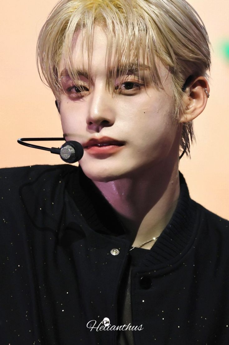 Recent activity shot of Kim Jiwoong (ZEROBASEONE)