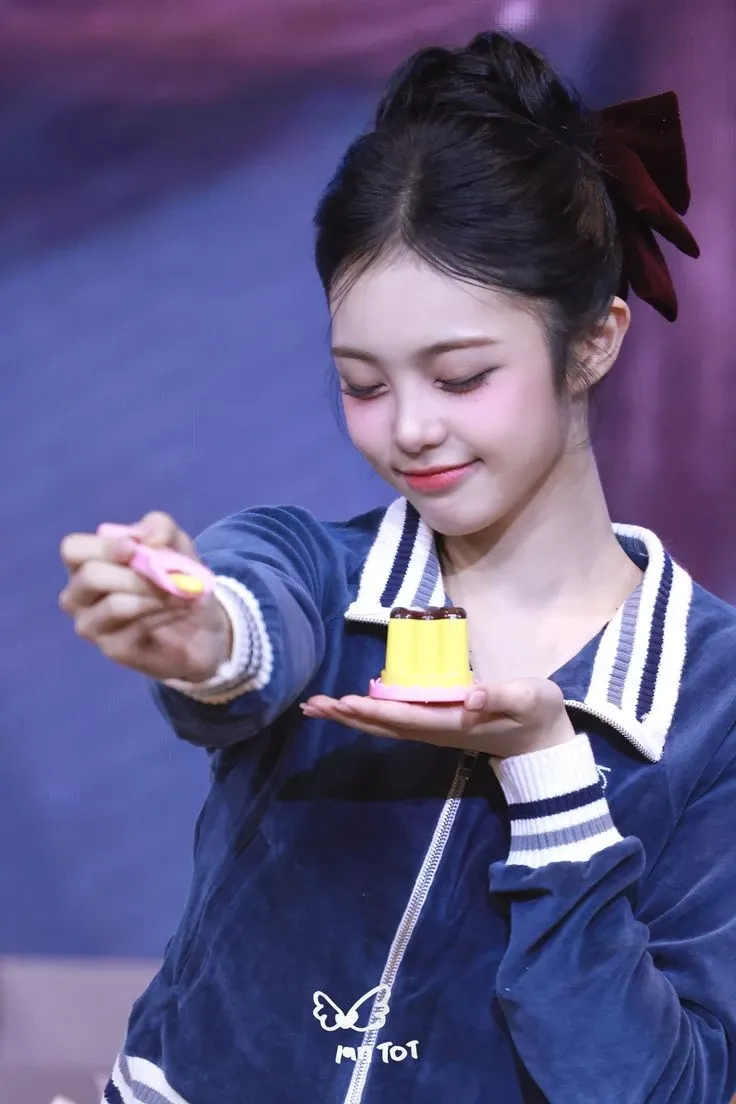 A moment captured by Ian (Hearts2Hearts)'s fan