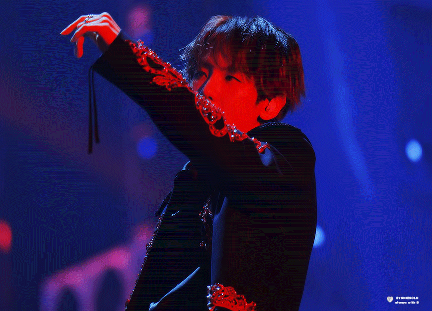 백현 (EXO)의 최신 사진