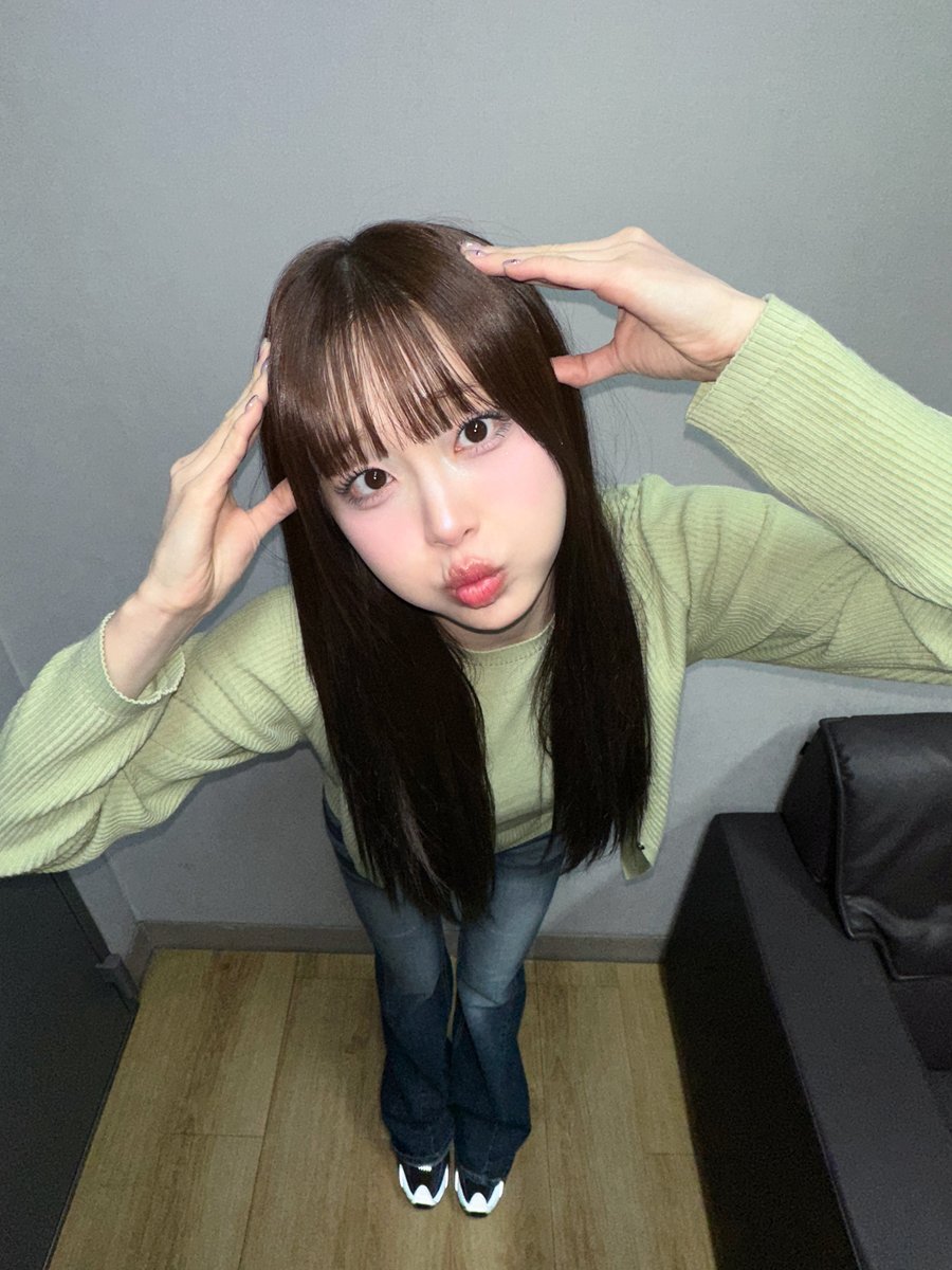 Behind-the-scenes cut of Chuu