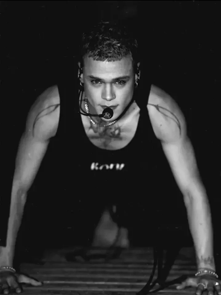 Behind-the-scenes cut of Drew (SANTOS BRAVOS)