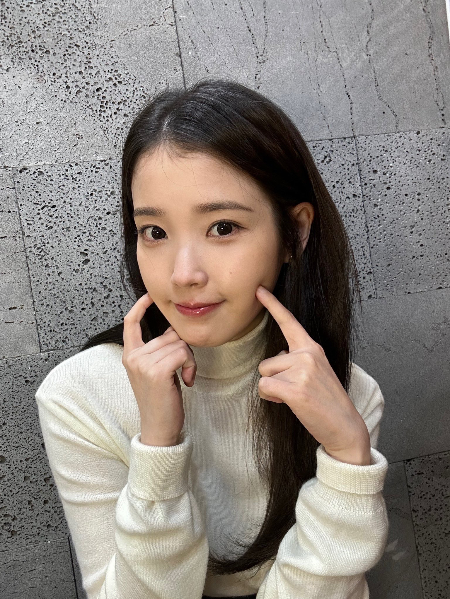 Foto aktivitas terbaru IU