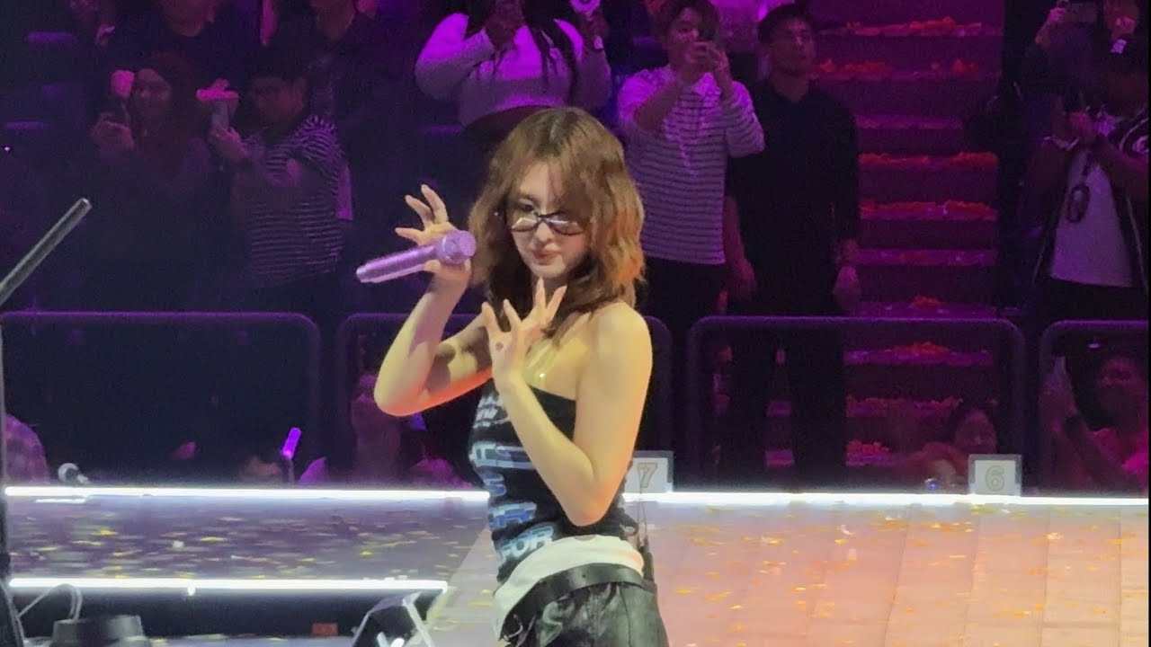 Foto terbaru Momo (TWICE)