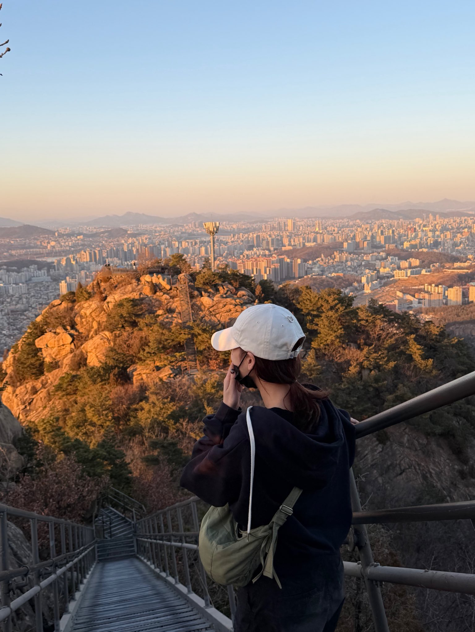 Behind-the-scenes cut of STAYC