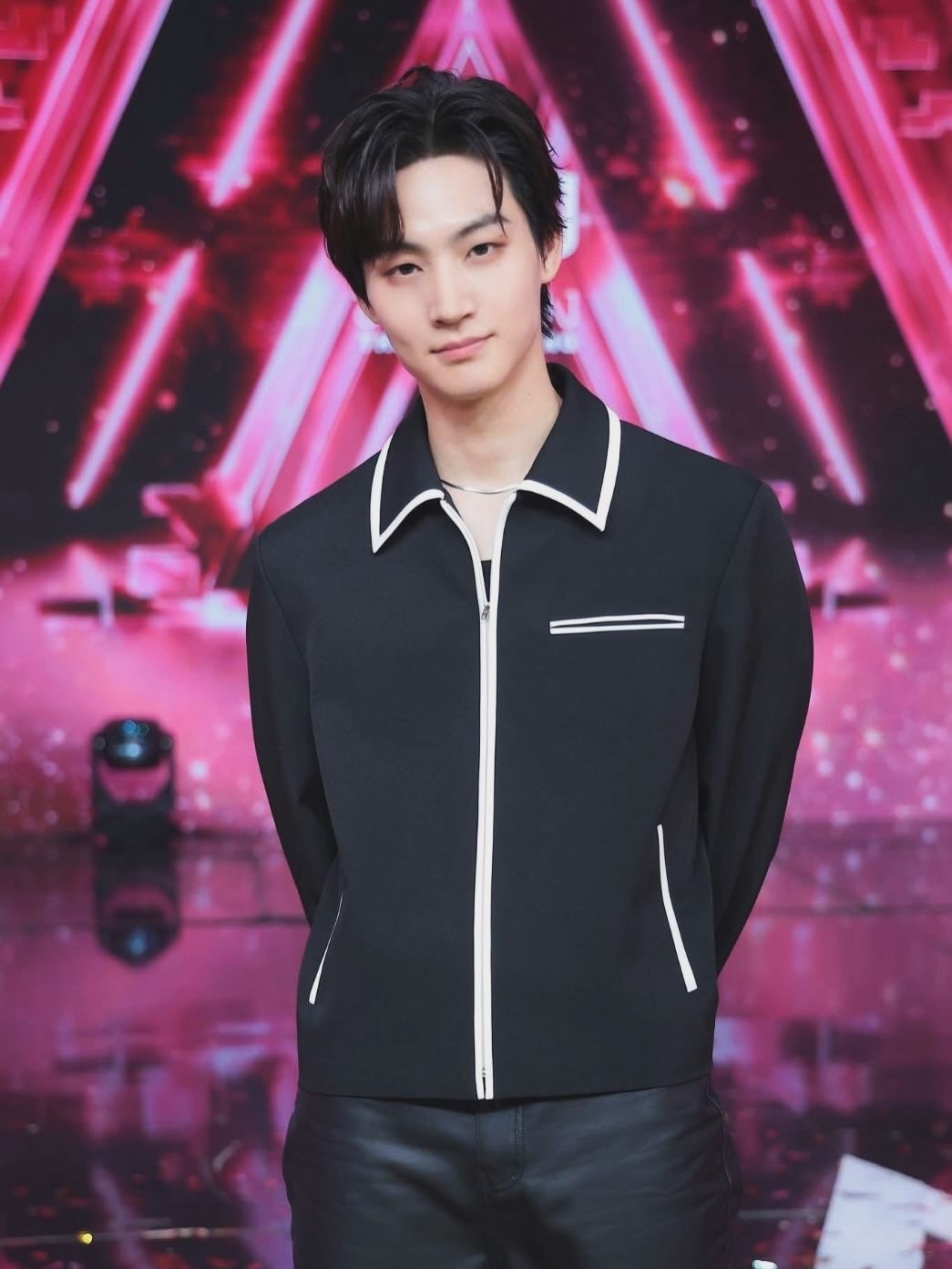 Latest photo of JAY B (GOT7)