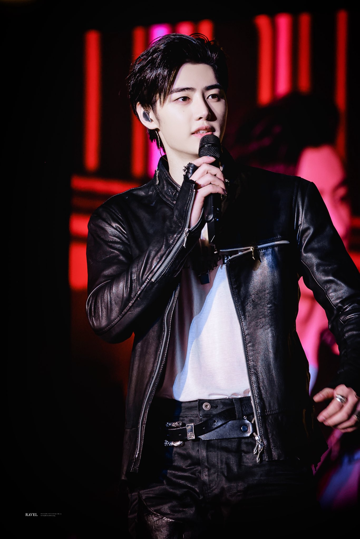 Foto aktivitas terbaru Sunghoon (ENHYPEN)