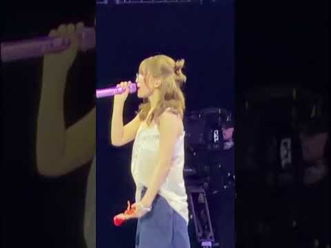 Momen yang diabadikan oleh penggemar Momo (TWICE)