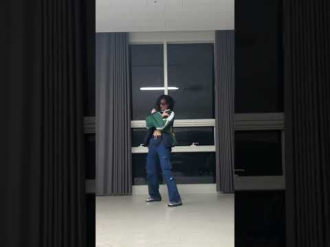 Behind-the-scenes cut of NVee (Blackswan)