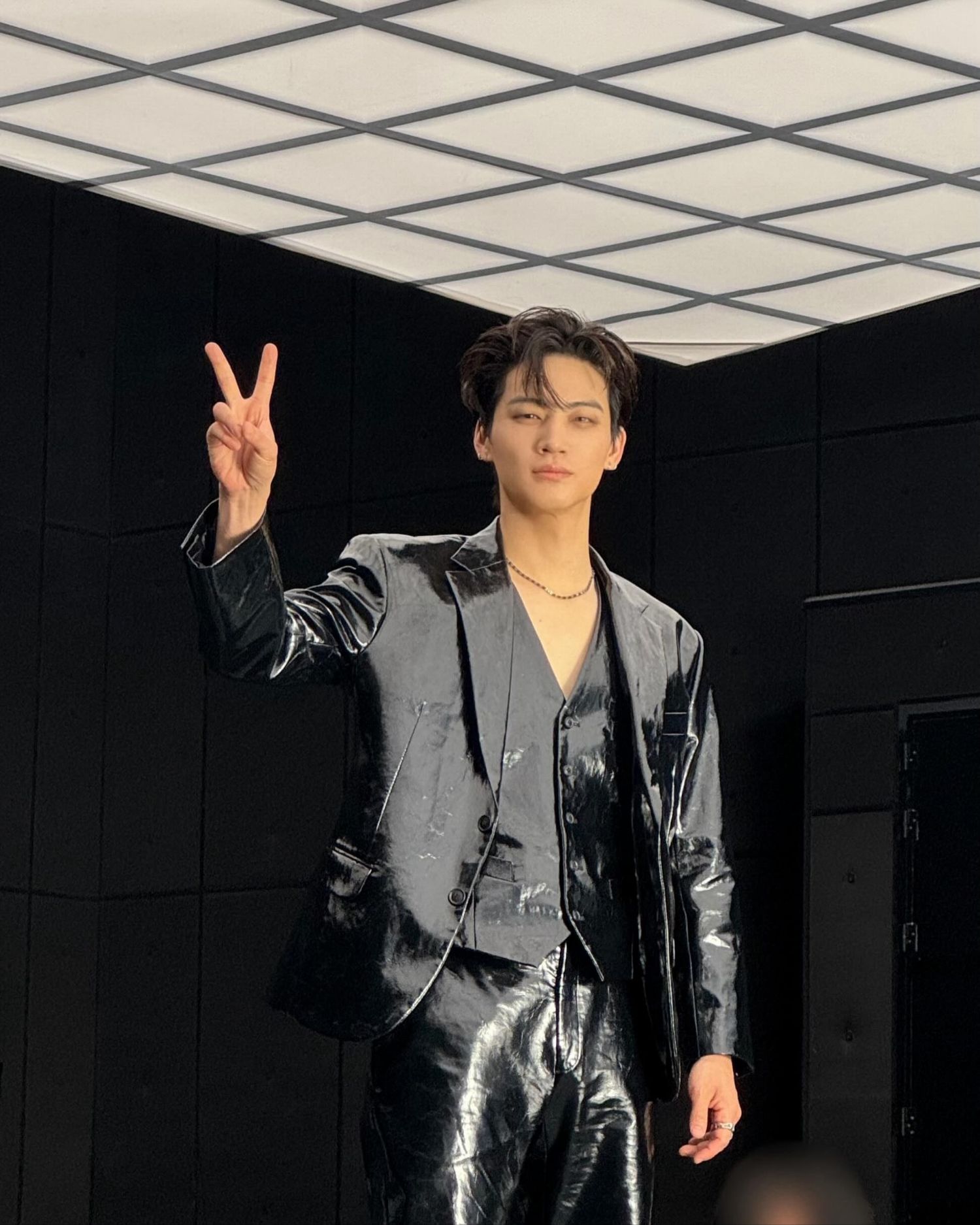 Behind-the-scenes cut of JAY B (GOT7)
