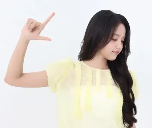 Behind-the-scenes cut of Carmen (Hearts2Hearts)