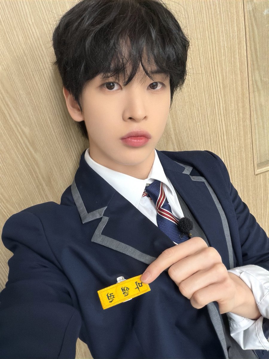 A moment captured by CRAVITY's fan