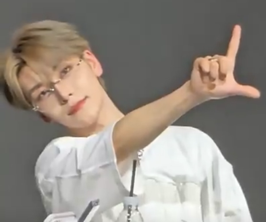 A moment captured by He Xinlong (ALPHA DRIVE ONE)'s fan