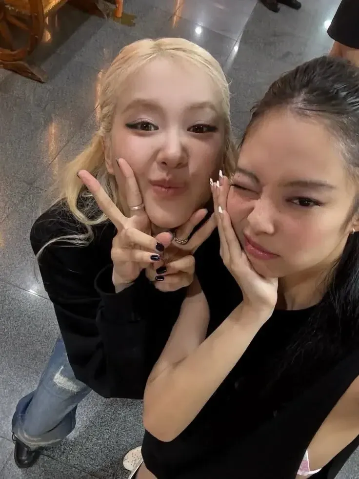 로제 (BLACKPINK)의 비하인드 컷