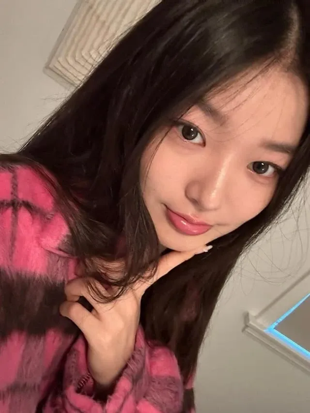 Recent activity shot of Yoonchae (KATSEYE)