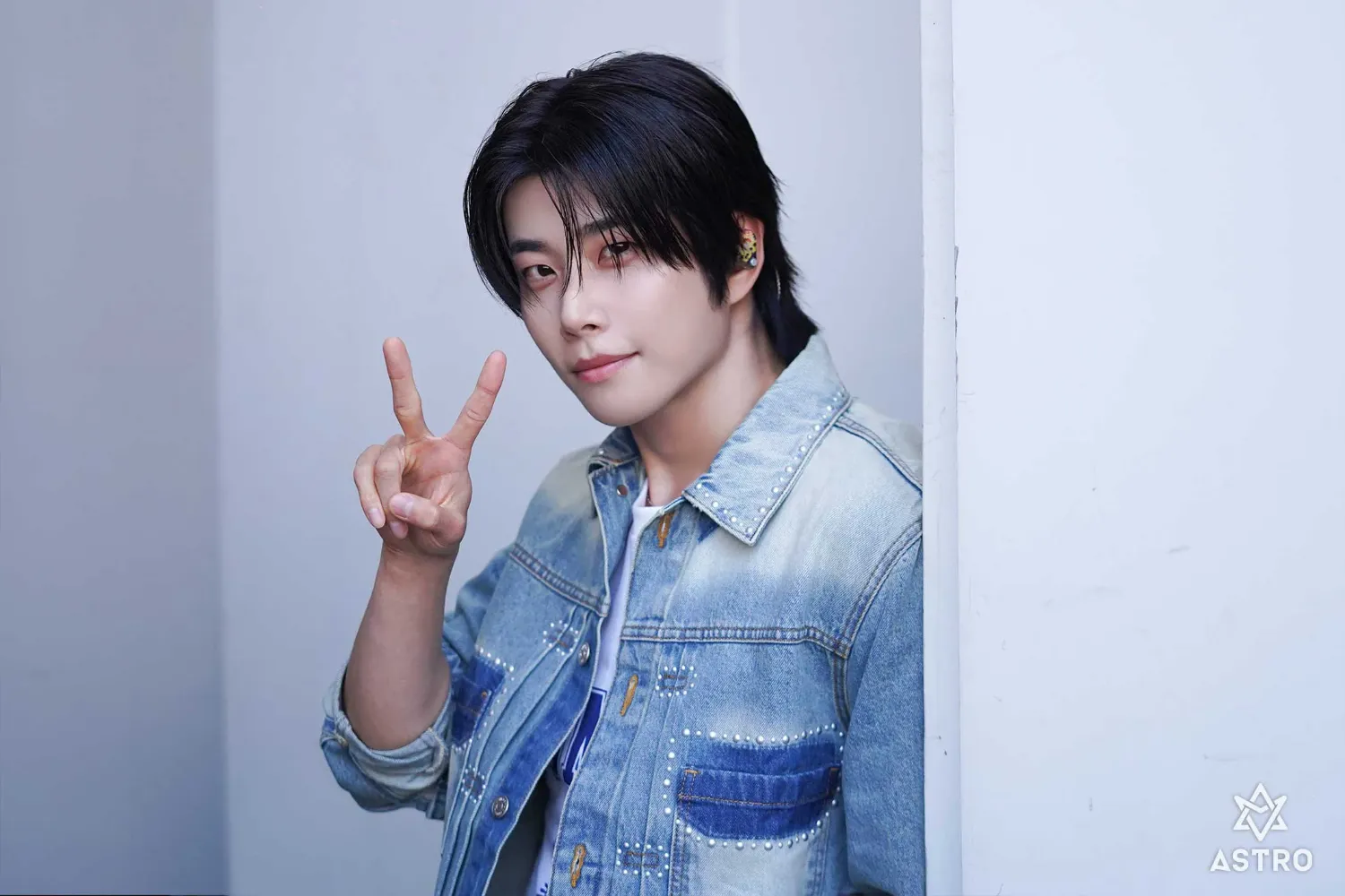 Latest photo of MJ (ASTRO)