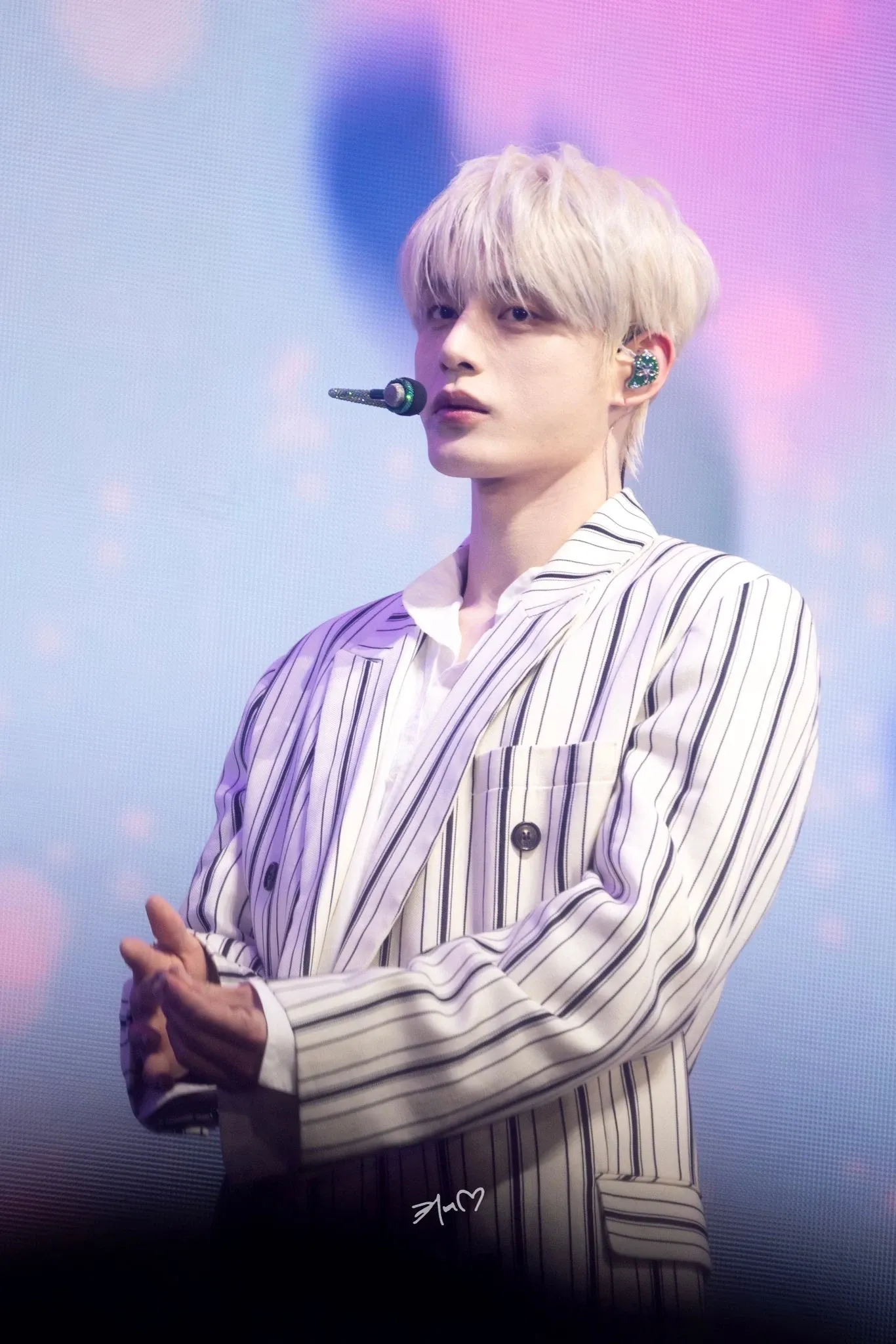 A moment captured by Kim Jiwoong (ZEROBASEONE)'s fan