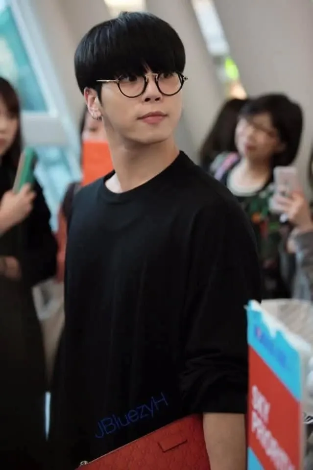 Behind-the-scenes cut of Jonghyun (SHINee)