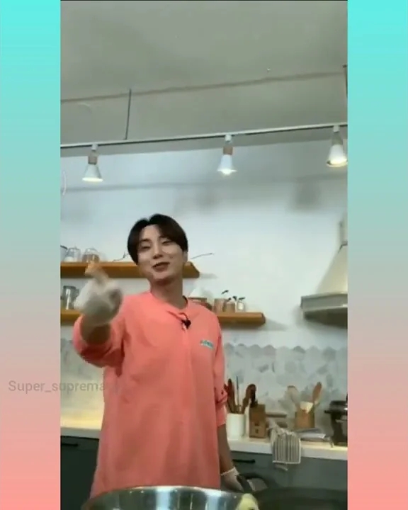 Behind-the-scenes cut of Leeteuk (Super Junior)