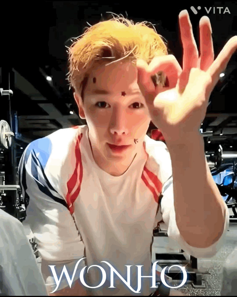 A moment captured by Wonho's fan