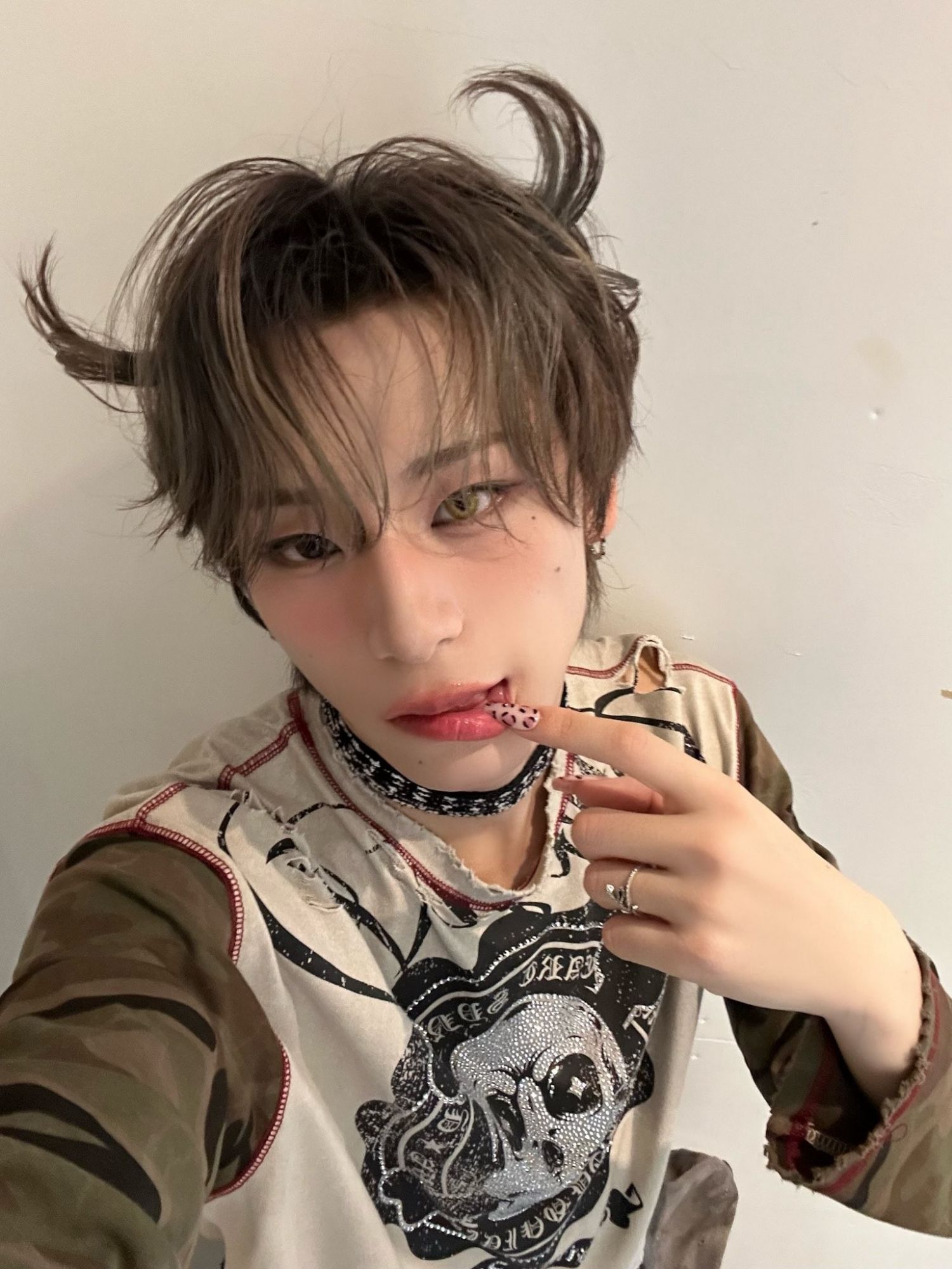 A moment captured by XLOV's fan