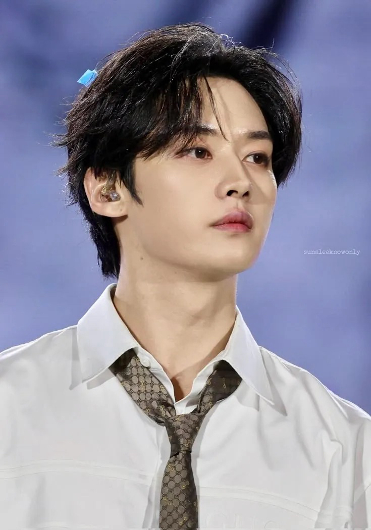 A moment captured by Lee Know (Stray Kids)'s fan