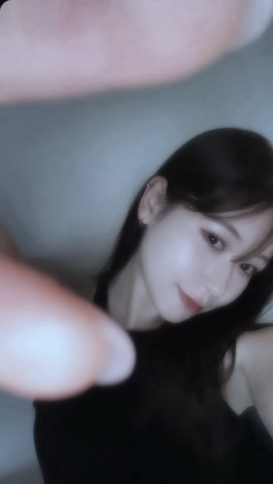 Behind-the-scenes cut of Kasahara Momona (ME:I)