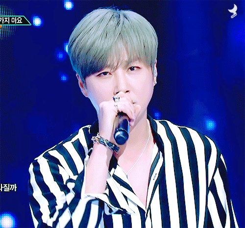 A moment captured by SHINHWA's fan