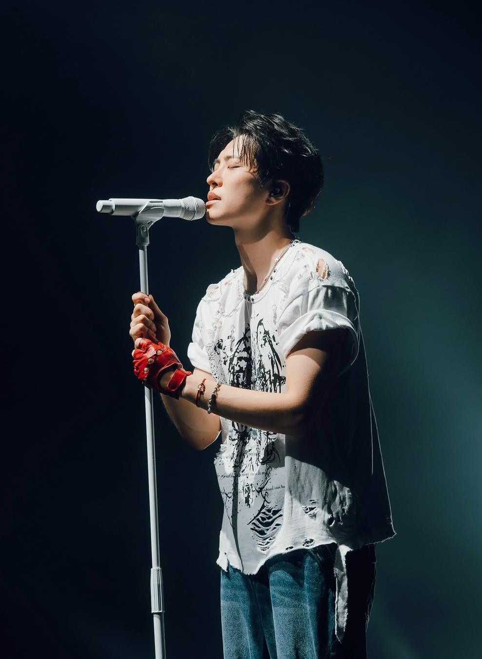A moment captured by Youngjae (GOT7)'s fan