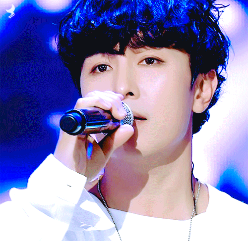 Behind-the-scenes cut of SHINHWA