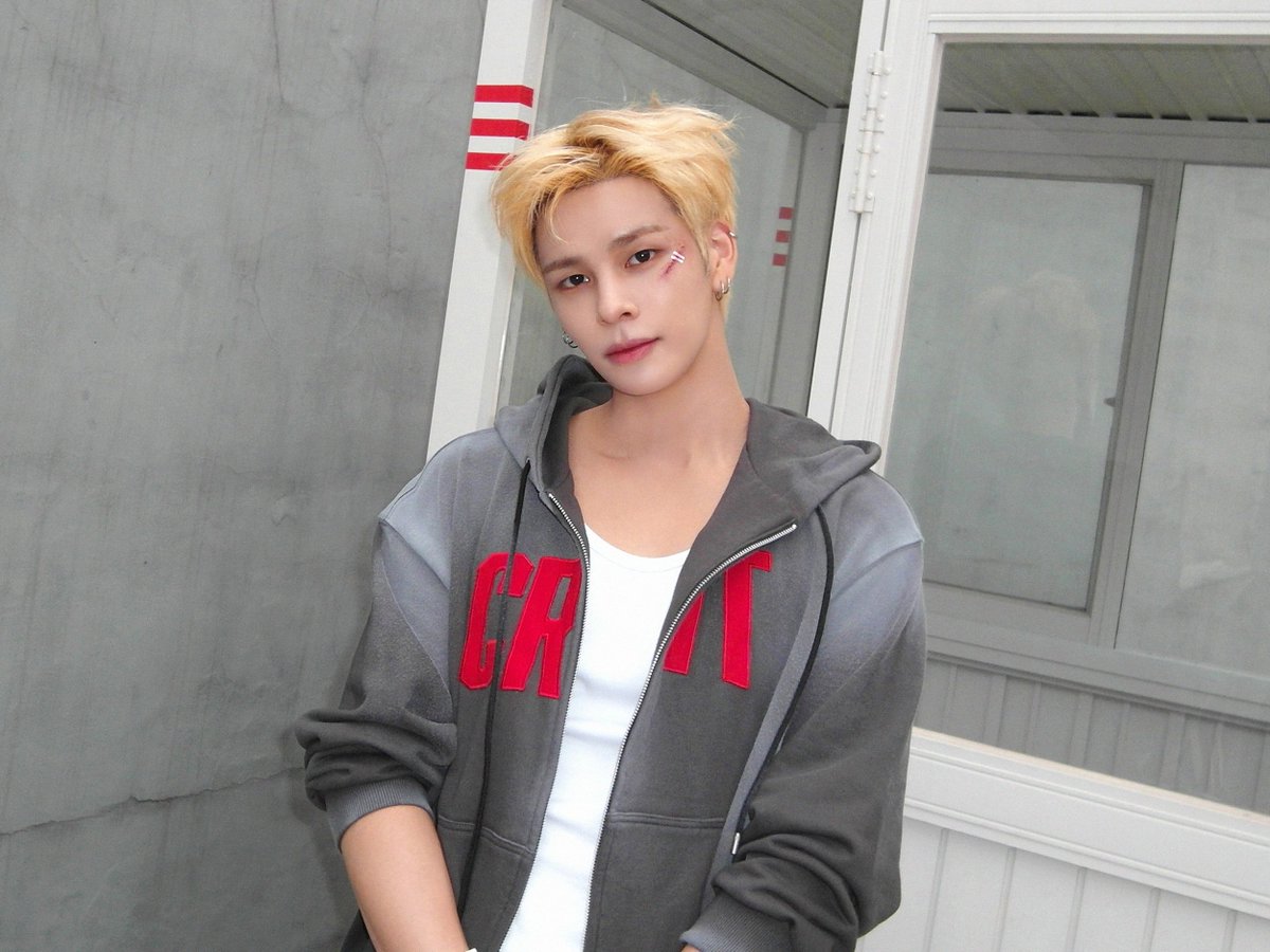 Behind-the-scenes cut of CRAVITY