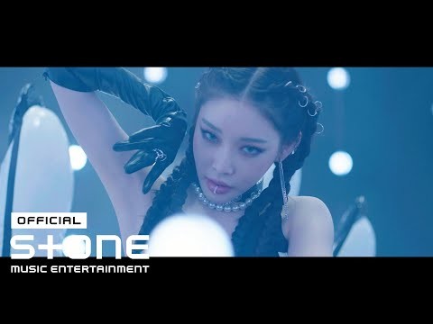 Behind-the-scenes cut of Chungha (I.O.I)