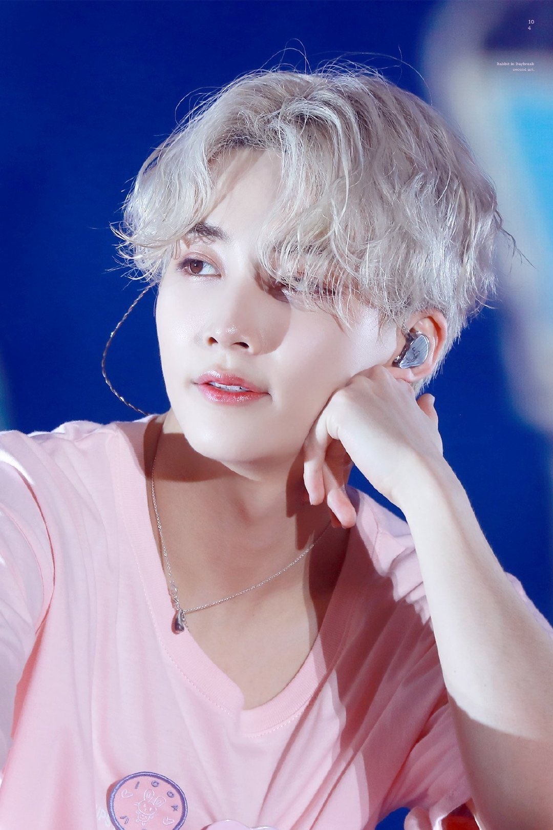 Foto aktivitas terbaru Jeonghan (SEVENTEEN)