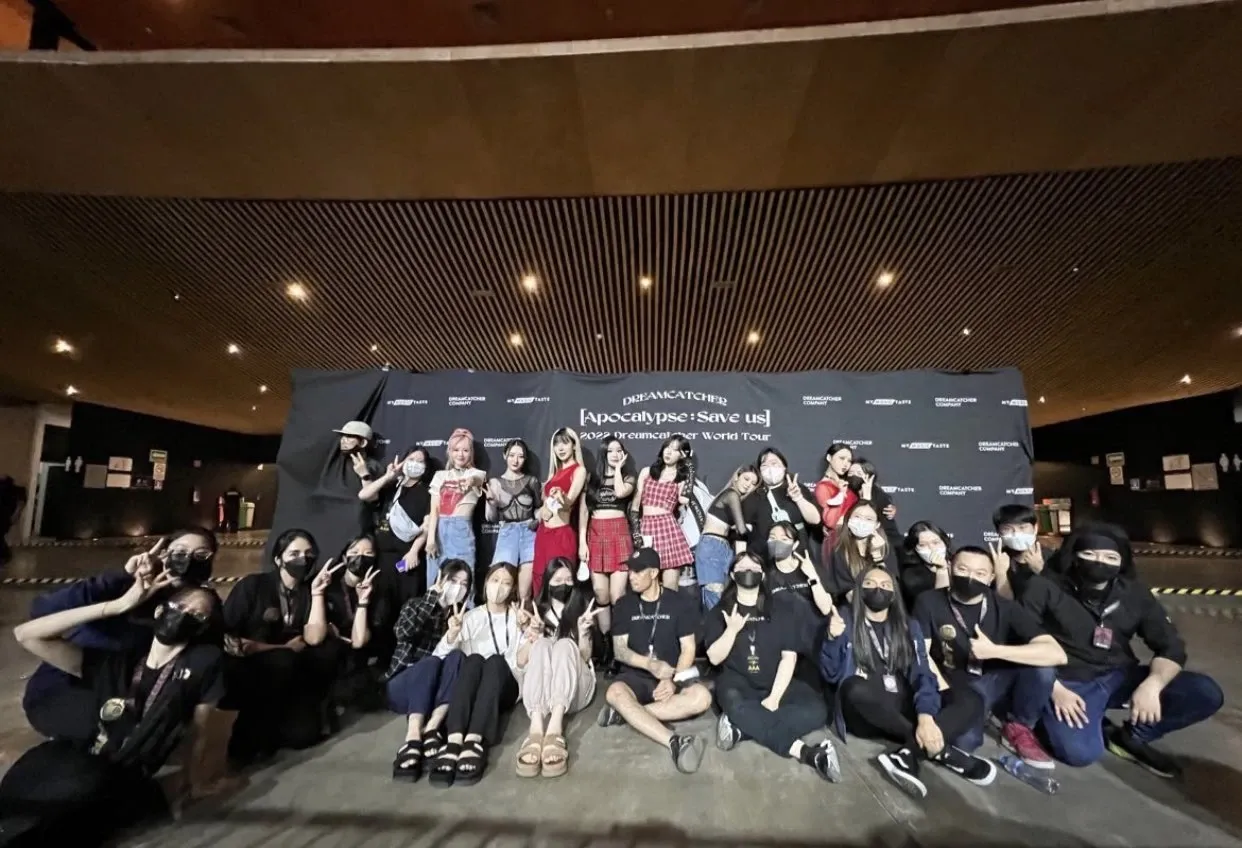 Momen yang diabadikan oleh penggemar DREAMCATCHER