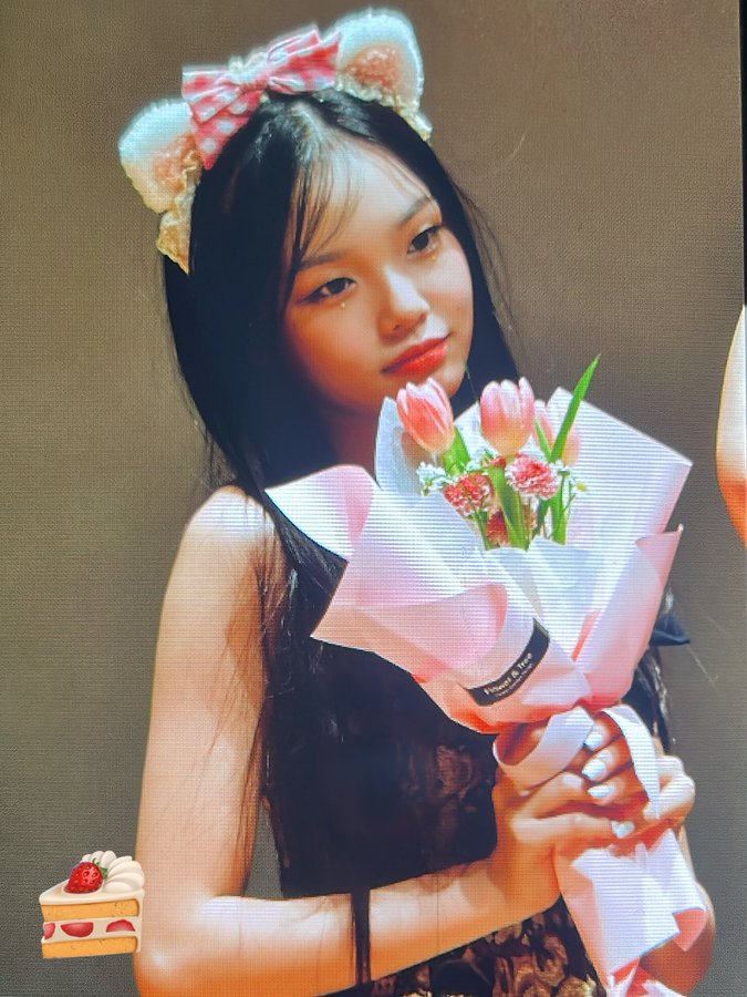 Recent activity shot of Park Boeun (CLASS:y)