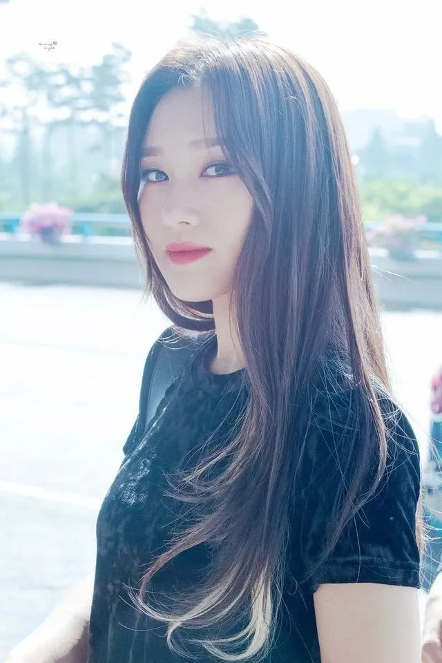 Behind-the-scenes cut of Siyeon (DREAMCATCHER)