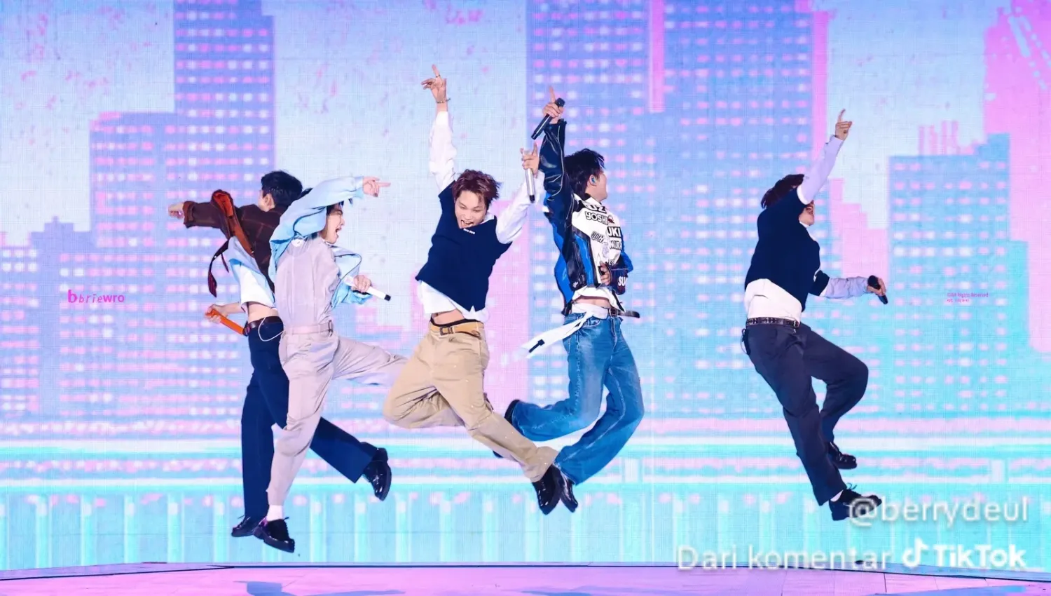 Foto aktivitas terbaru Kai (EXO)